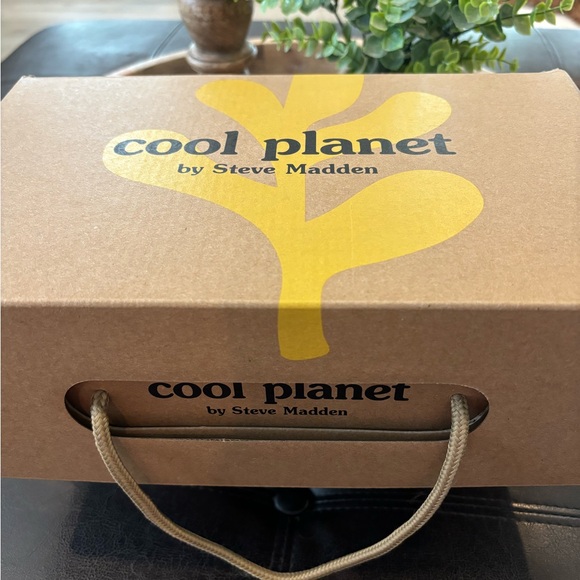 Cool Planet by Steve Madden Sage Patent Sandals - Picture 5 of 5